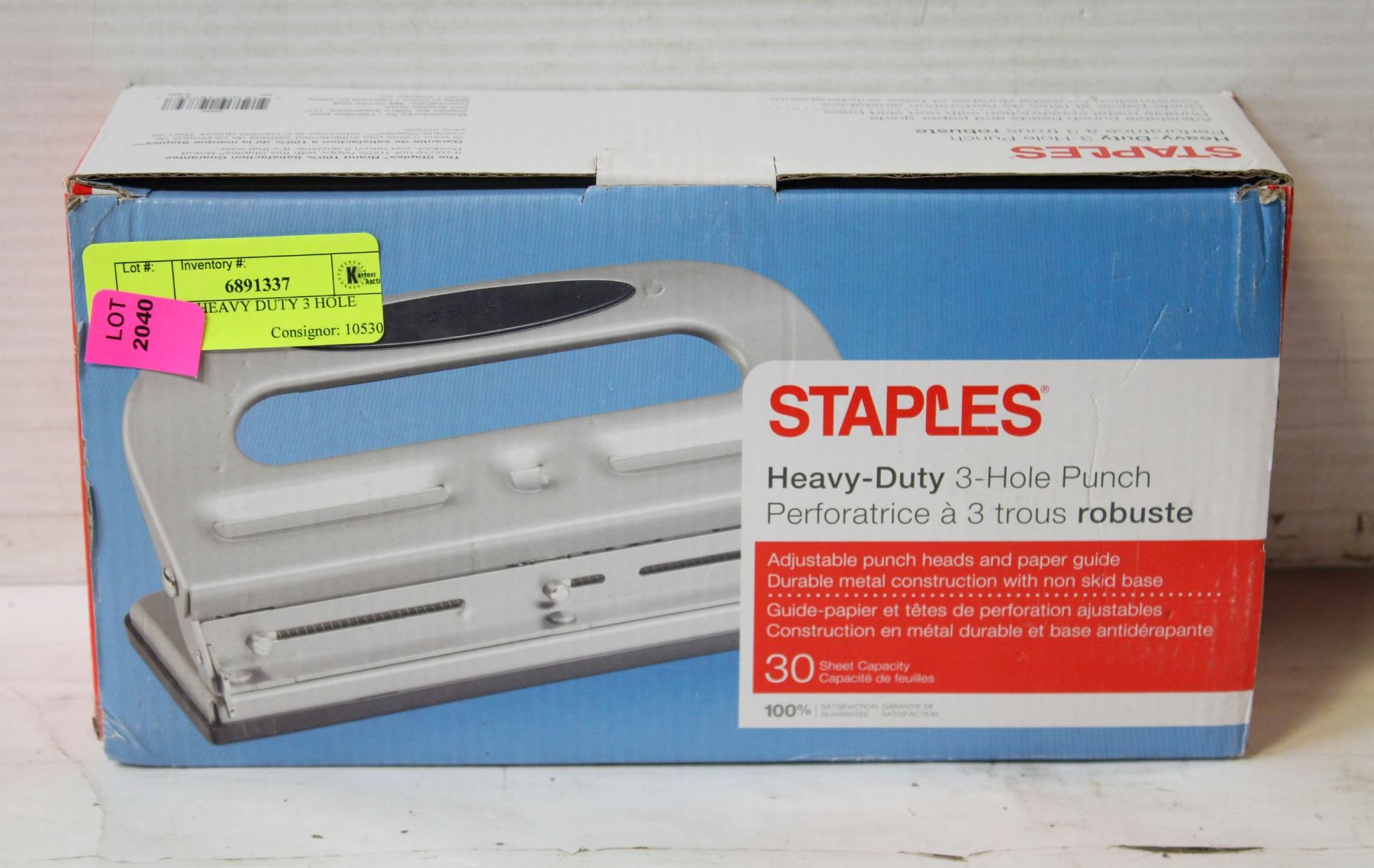 STAPLES HEAVY DUTY 3 HOLE PUNCH