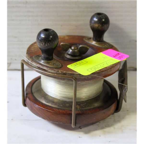 COLLECTIBLE PEETZ FISHING REEL 4"