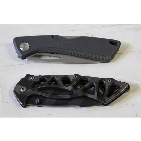 BAG/W GERBER AND BUCK KNIVES