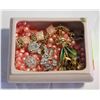 Image 1 : ESTATE VINTAGE JEWELRY IN BOX ALL TOGETHER