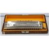 Image 2 : HOHNER CHROMATIC HARMONICA WITH CASE AND BOOK