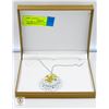 Image 1 : 2.5" WHITE PENDANT W/FLORAL CENTER+RHINESTONES