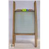 Image 1 : ANTIQUE / VINTAGE LAUNDRY WASHBOARD