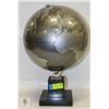 Image 1 : GLOBE GREY IN COLOUR