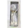 Image 1 : 2 DOZEN NEW LARGE SWISS PIERCED DINNER / TABLE