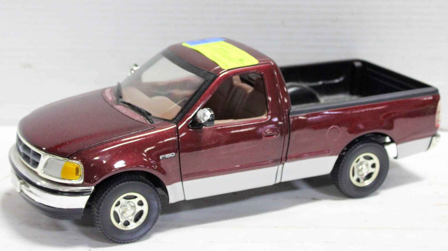 Ford Cast FORD F150 1:18 SCALE DIECAST MODEL