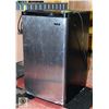 Image 1 : RCA BLACK MINI FRIDGE H-31" W-17.5" L-19"