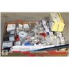 Image 1 : TRAY OF ASSORTED HARDWARE