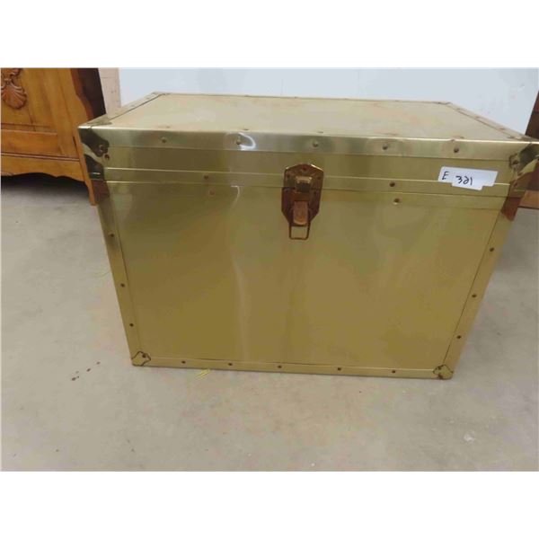 Trunk 20'' x 28'' x 16'' 