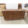 Image 1 : Dresser 32'' x 60'' x 16 1/2'' 