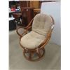 Image 1 : Swivel Sunroom Chair 
