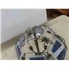 Image 4 : Touch Lamp with Wolf Shade 