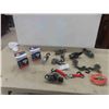 Image 1 : 2 Flood Light Bulbs, 5 Ratchet Straps, 