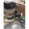 Image 2 : Black and Decker Router with Guide and Bits