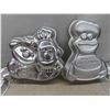 Image 2 : 8 Specialty Cake Pans : Bert + Ernie Cookie Monster, 