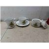 Image 8 : 60+ Christmas Tableware: Plates, Cup, 