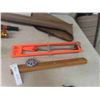 Image 2 : 4 Ice Fishing Rods , 2 Reels , Fishing Jigs & Case