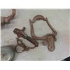 Image 2 : Barn Lantern, Anchor, Leg Trap, Knives, Long Horn
