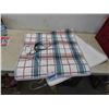 Image 2 : Electric Through/Blanket Flannel Approx. 56'' x 26'' , 