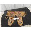 Image 1 : Late 1800s First Nations Cree Beaded Mitts, Thumb is Beaded