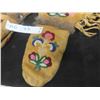 Image 3 : Late 1800s First Nations Cree Beaded Mitts, Thumb is Beaded