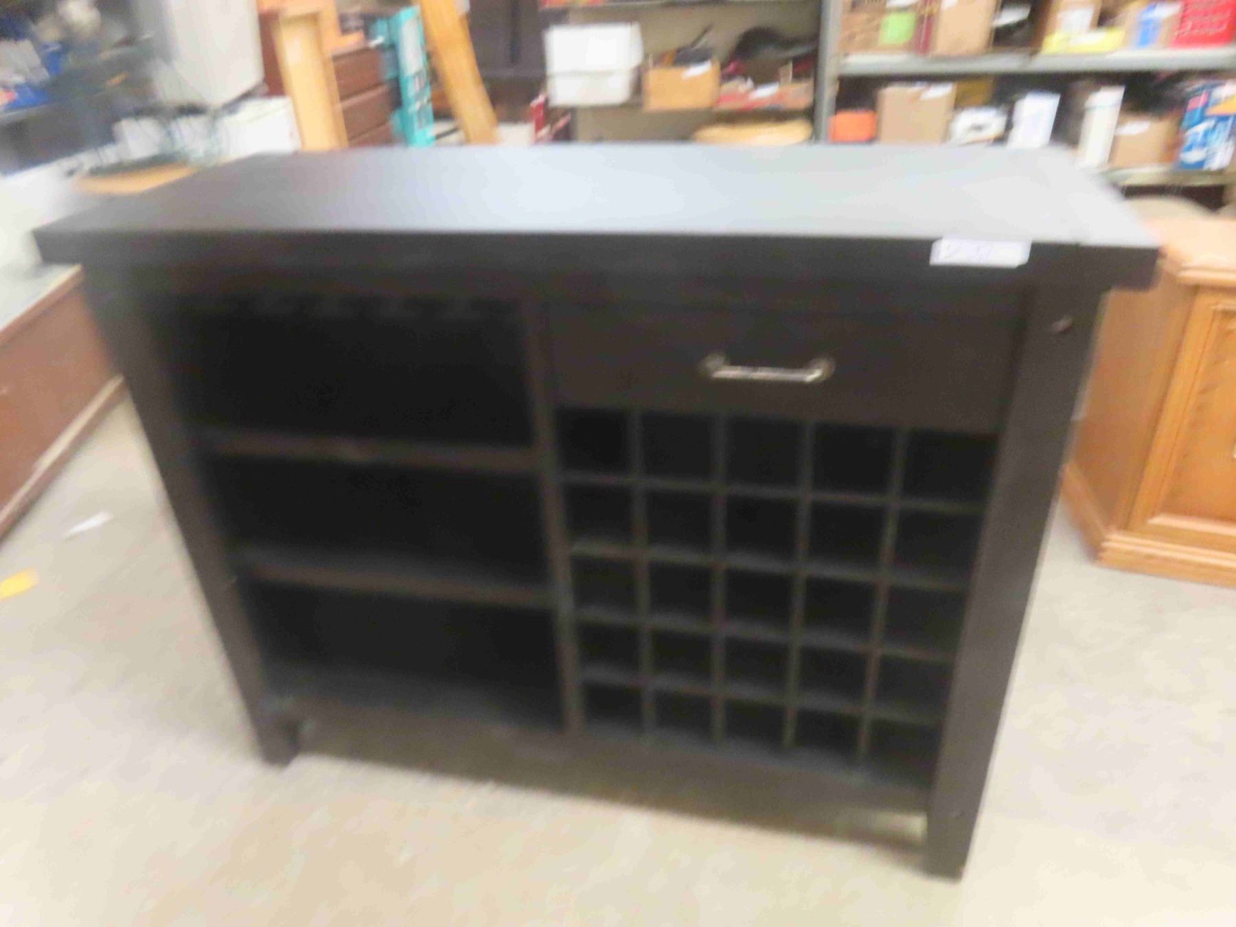 Bar Counter with Good Shelving Wine Rack for