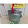 Image 2 : Mop Pail, 5 New Dusters