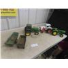 Image 1 : 3 Diecast Tractors JD5020, JD4900, CAT259C & John 