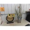 Image 1 : 2 Decorative Vases