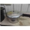 Image 3 : Pressure Pot, Meat Grinder, Canner, 
