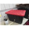 Image 2 : 102 L Storage Tub with Lid , 2 Extension Cords , 