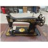 Image 2 : Singer Treadle Sewing Machine 