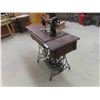 Image 3 : Singer Treadle Sewing Machine 