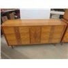 Image 8 : 2 Mid Century Dressers 31'' x 60'' x 17 1/2'' , 40'' x