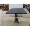 Image 1 : Pedestal Table 29'' H x 31 1/2'' x 31 1/2'' 