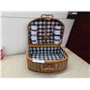 Image 1 : Wicker Picnic Basket with 4 Plastic Mugs 