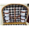 Image 3 : Wicker Picnic Basket with 4 Plastic Mugs 