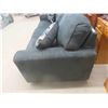 Image 2 : Modern Couch (Nice Condition) 86'' Wide 