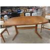 Image 2 : Table 29'' x 62'' x 40'' with 5 Chairs 