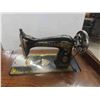 Image 2 : Singer Treadle Sewing Machine 