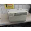 Image 1 : Kenmore 10,000 BTU Air Conditioner
