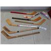 Image 1 : 7 Mini Hockey Sticks , Bobbly Hull Autograph