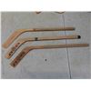 Image 2 : 7 Mini Hockey Sticks , Bobbly Hull Autograph