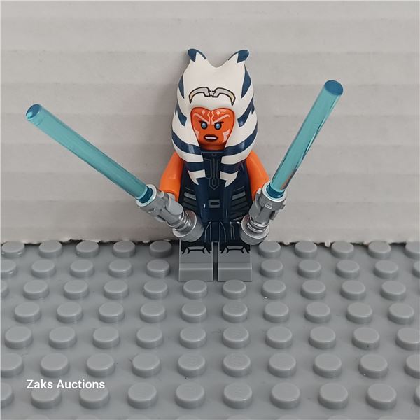 Ahsoka Tano (Adult) - Printed Arms, Pearl Dark Gray Leg Minifigure