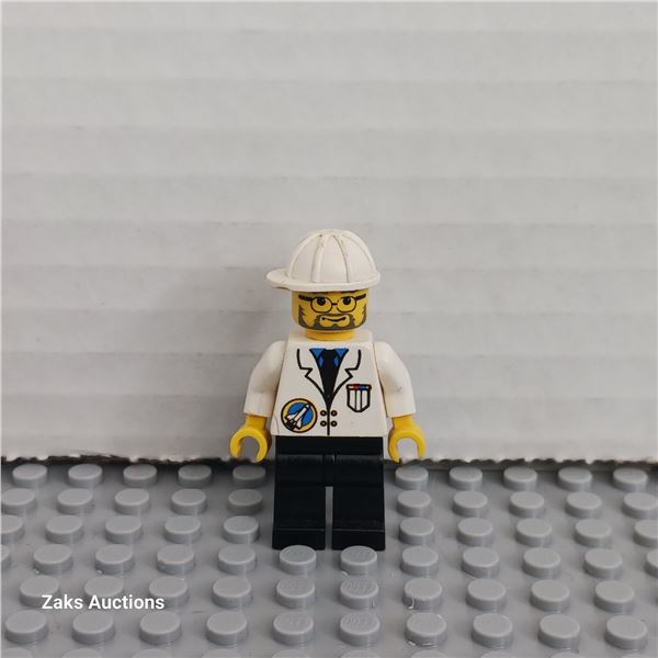 Space Port - Scientist, White Construction Helmet, Black Legs Minifigure