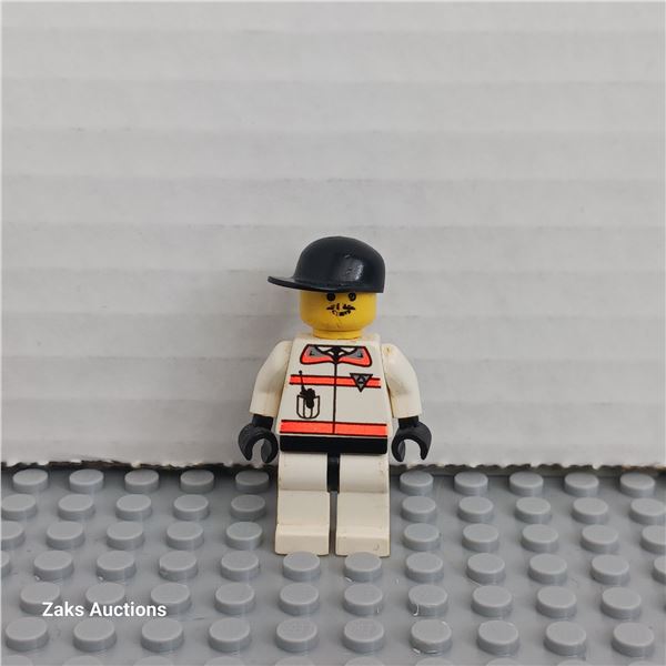 Res-Q 2 - Black Cap Minifigure