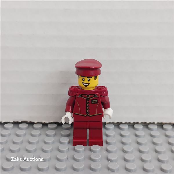 Tippy Dorman - Dark Red Uniform Minifigure