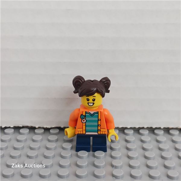 Madison (Maddy) - Orange Jacket Minifigure