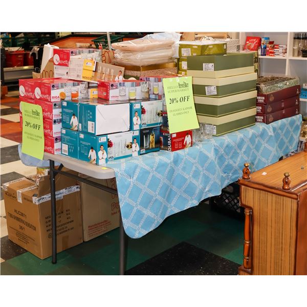 FOLDING TABLE W/ CONTENTS INCL: CRYSTAL GLASSES,