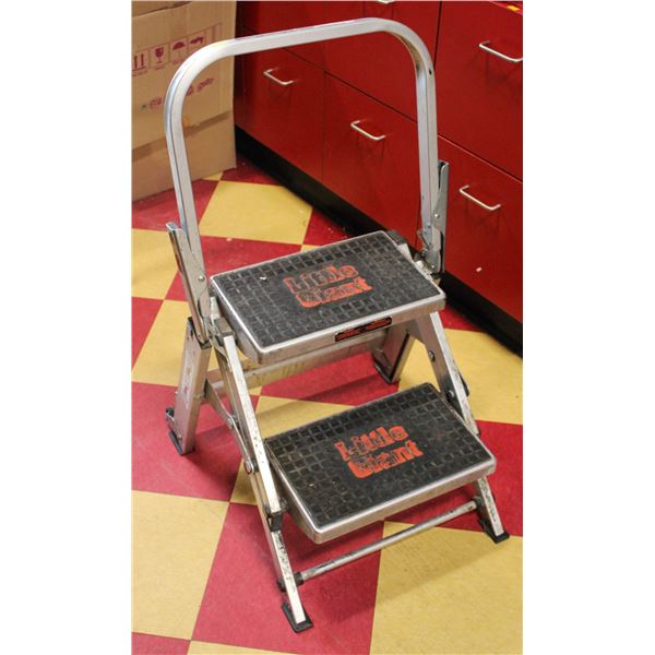 FOLDING 2-STEP LADDER
